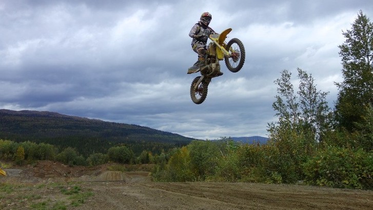 Små og store fikk prøve å motorcross for første gang, mens mer etablerte kjørere fikk vist frem hvor gøy det er når man har blitt god å kjøre.