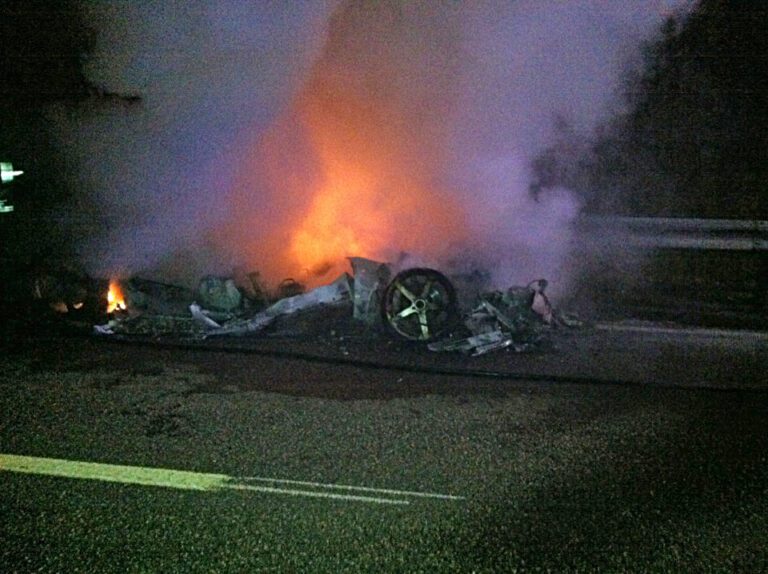 Bilen var totalt utbrent etter den ville ferden gjennom tunnelen.