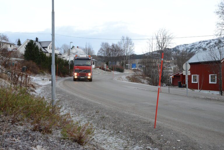 Mange har ventet på at fylkesvei 808 skal bli helt ferdig. I 2015 slipper de å vente lengre.