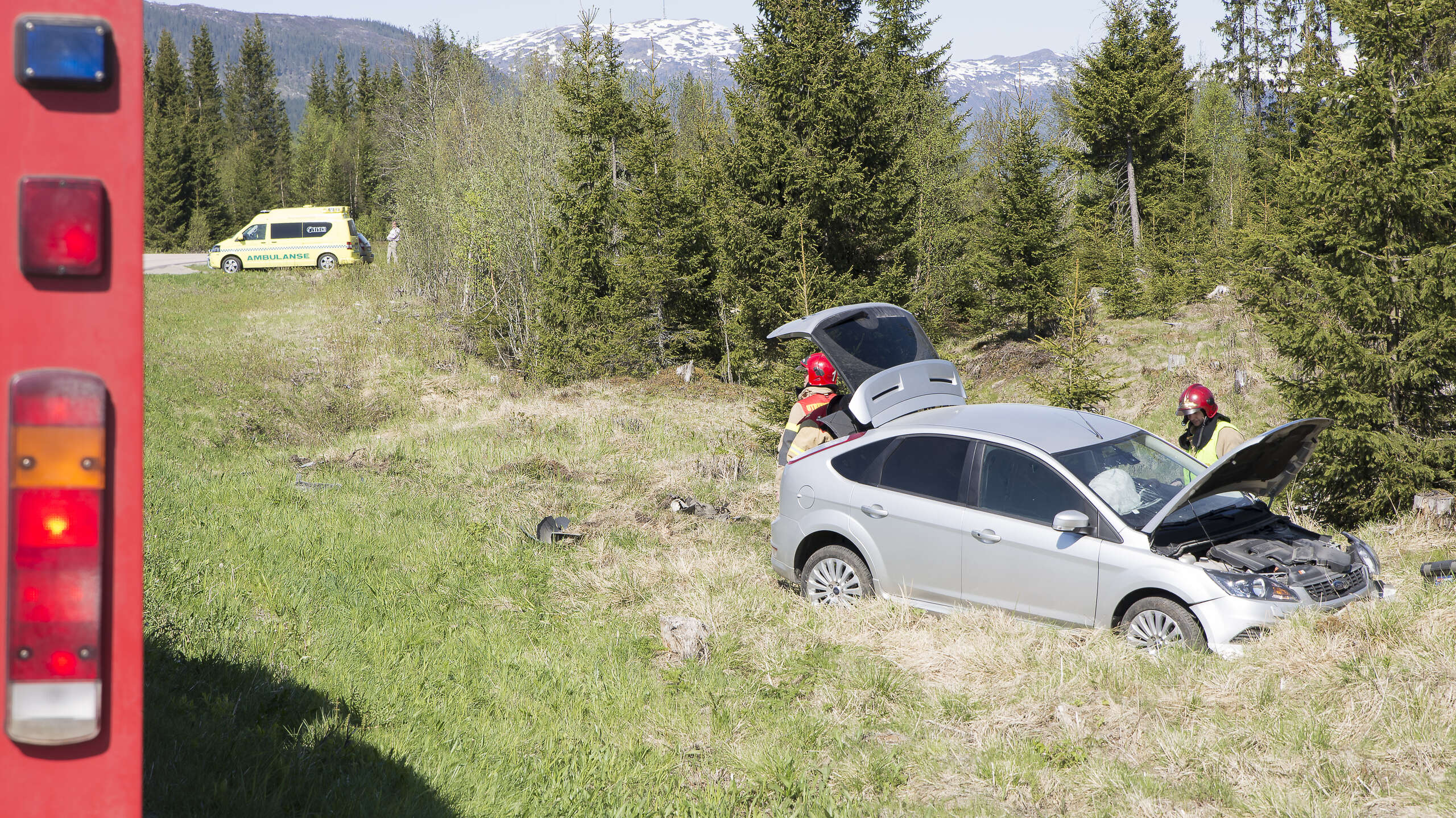 Bilen endte sin ferd i utmarka.