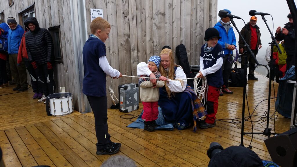 Åpningen av Rabothytta vekker oppsikt langt ut over Hemnes.