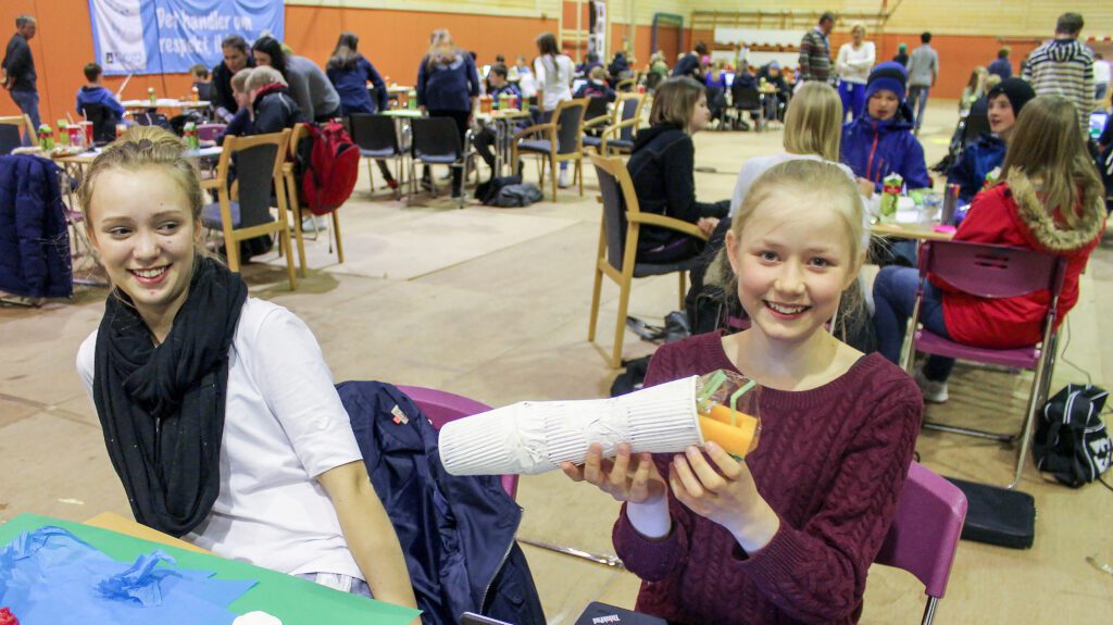 Elisabeth Møllevik Skjæran har vært sentral i både utdanningsvalgfagene og de årlige gründercampene. Bildet er fra en gründercamp ved Hemnes sentralskole som samlet deltakere fra Nord-Helgeland.