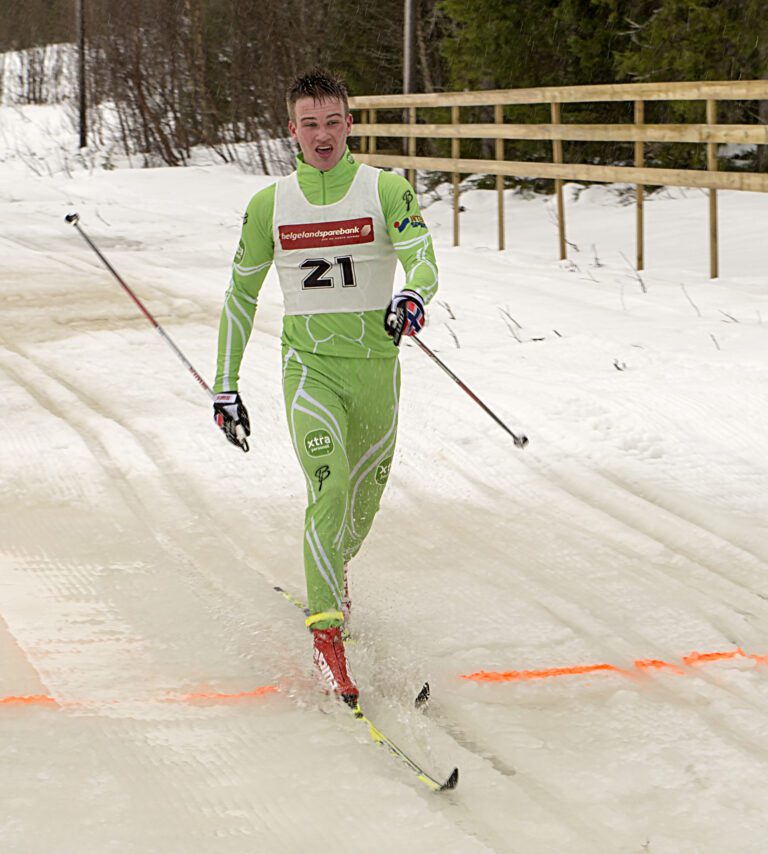 Tobias Storvik tok en suveren seier i herreklassen under fjorårets regnfylte renn.