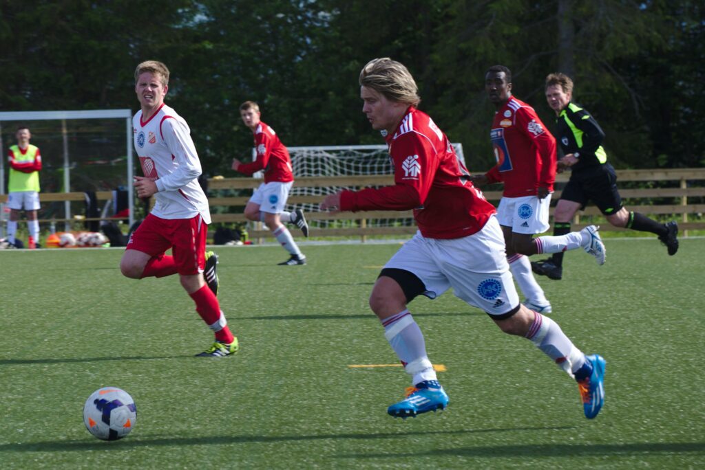 Tommy Karlsen ble eneste målscorer for Hemneslagene fredag kveld. Her fra kampen mellom Hemnes og Korgen i fjor.