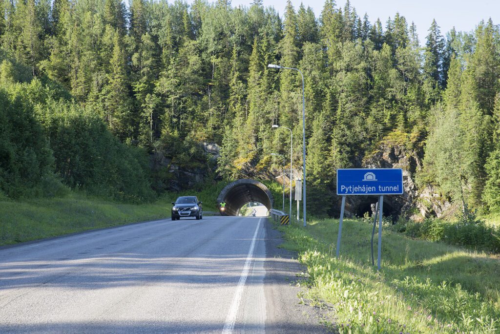 Pytjenhåjen tunnel blir sammen med Breivikhammertunnelen nattestengt i fem uker framover. Det blir mulig å slippe gjennom til faste tidspunkt gjennom natten.