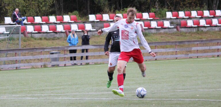 Også i dag scorte Eirik Flostrand for Korgen. Men det var ikke denne avslutningen - den reddet Lurøys keeper.