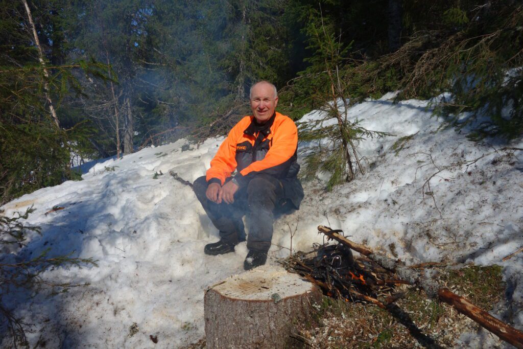 Åge Mastervik er utdanna skogtekniker og liker seg i skogen