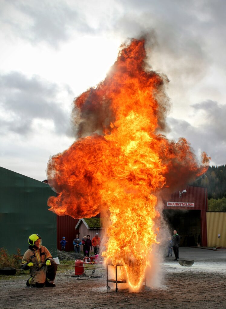 Lager stor brann. Skumle greier!