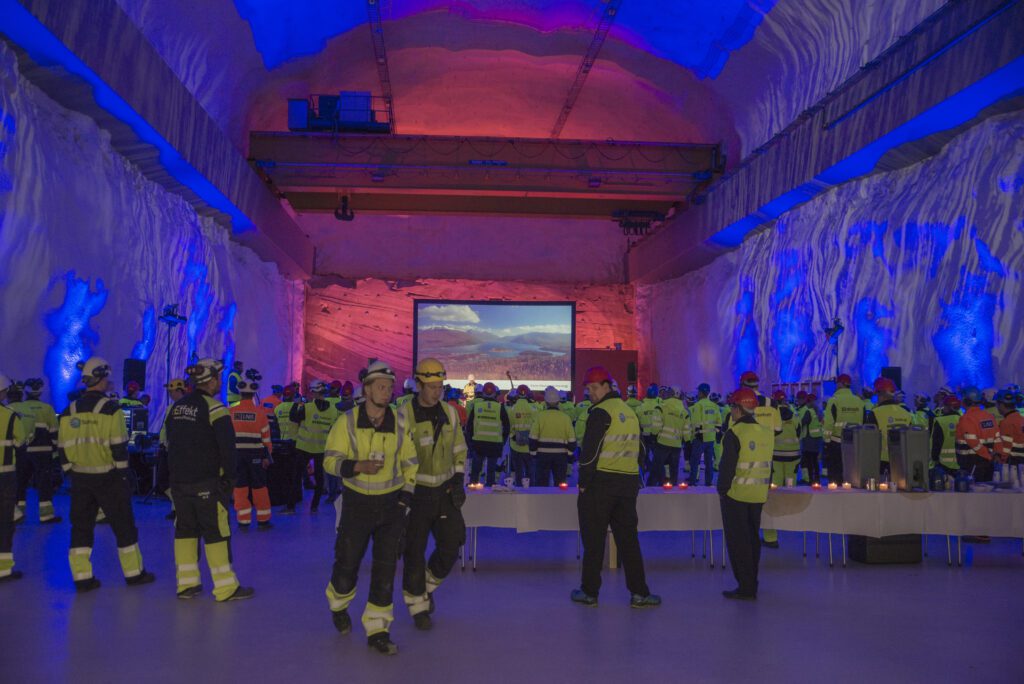 Bli med på åpningen av den nye kraftstasjonen, vi får også en omvisning sammen med blant annet Statkrafts konsernsjef Christian Rynning-Tønnesen.