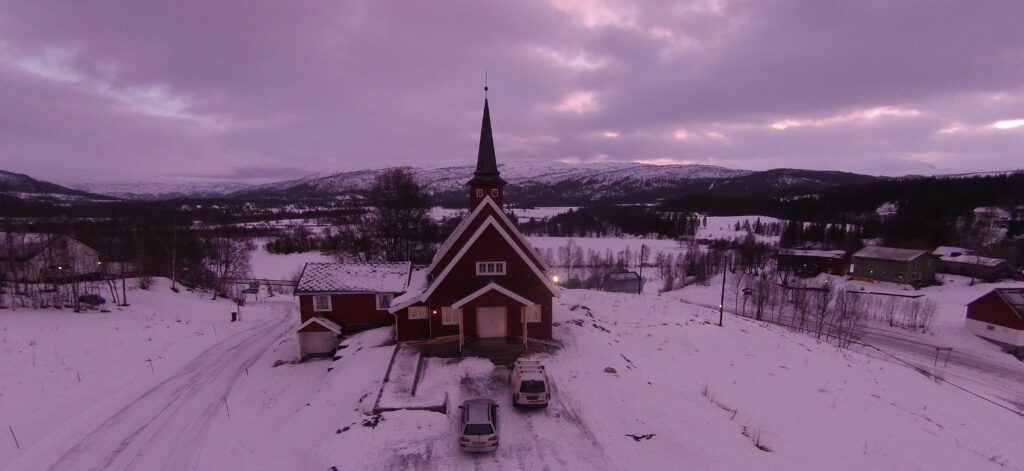 Bleikvassli Kirke sto ferdig i 1955. Nå foregår det utvidelse og restaurering.