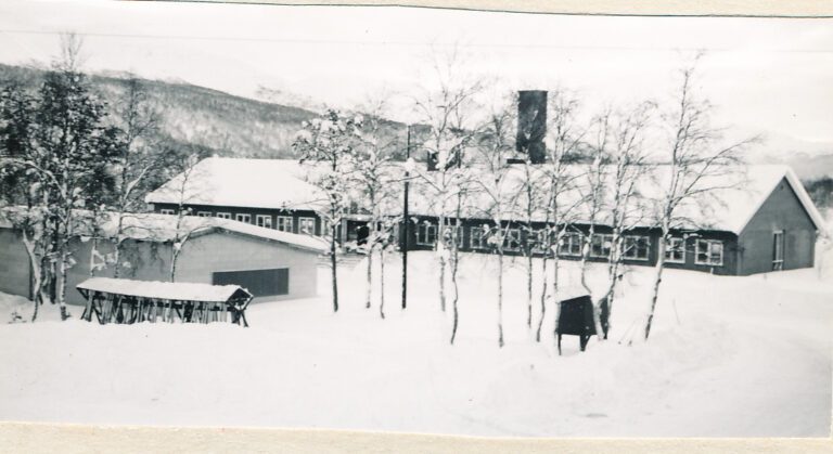 Et dystert bilde av kantina i FA-leiren på Sætermoen.