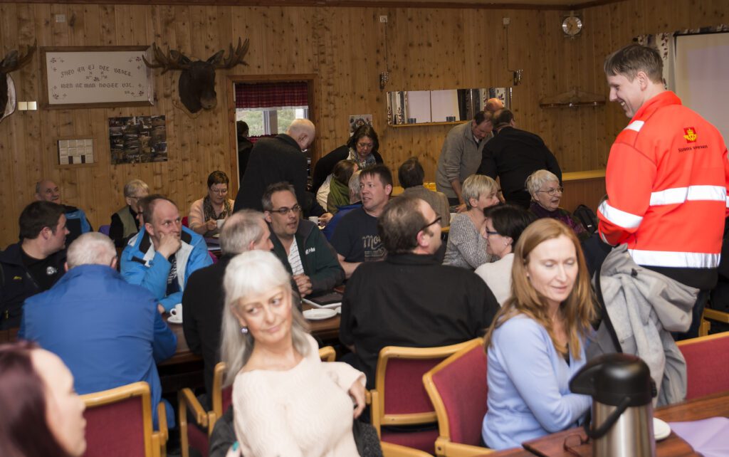 Vegvesenets folk hadde ikke mye på tilbudslisten. Det skapte irritasjon hos leirskarværingene som ba om 60-sone i hele Leirskardalen.