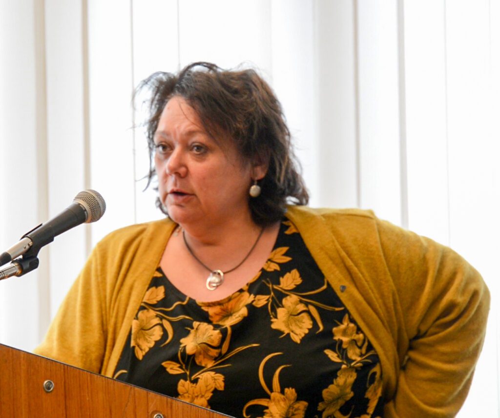 Ordfører Christine Trones fikk ingen av eierkommunene i Helgeland Kraft med seg på ønsket om å ikke myke opp vedtektene.