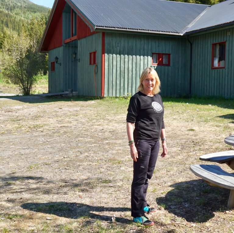 Ada Einmo Jürgensen er selvfølgelig på plass når Klemetspelet har stor øvingsuke. Som regissør og alt mulig kvinne holder hun sammen med resten av staben sin orden på alle skuespillerene.