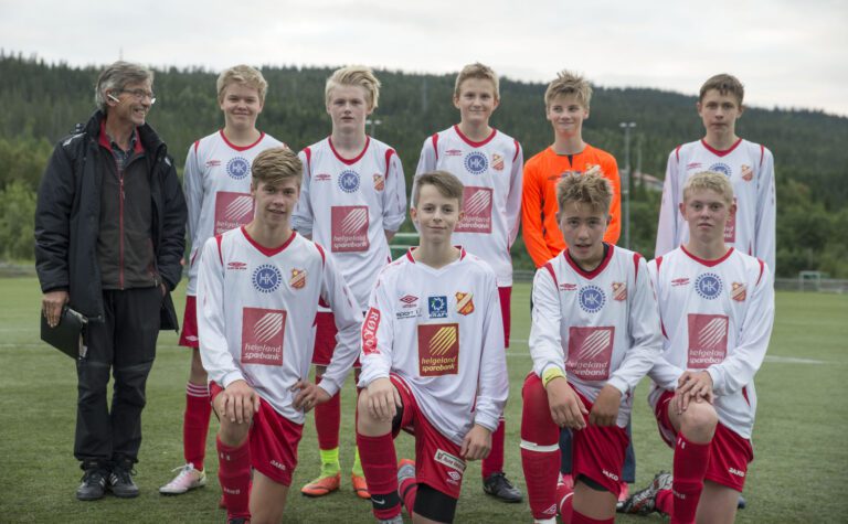 Bak: Jarl, Jørgen, Benjamin, Sivert, Doddy, Joakim Foran: Petter, Kristoffer, Mathias, Lars Magnus