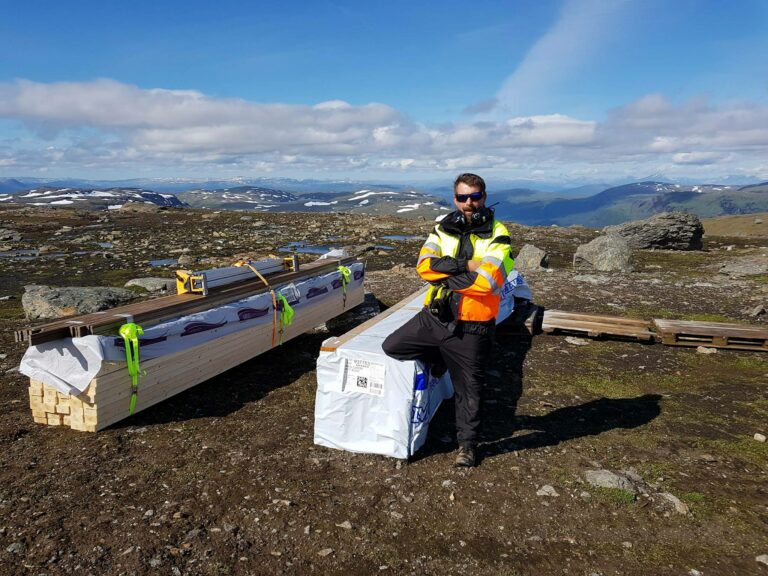 Trond Jakobsen fikk sitte på med helikopteret opp til Rabothytta.