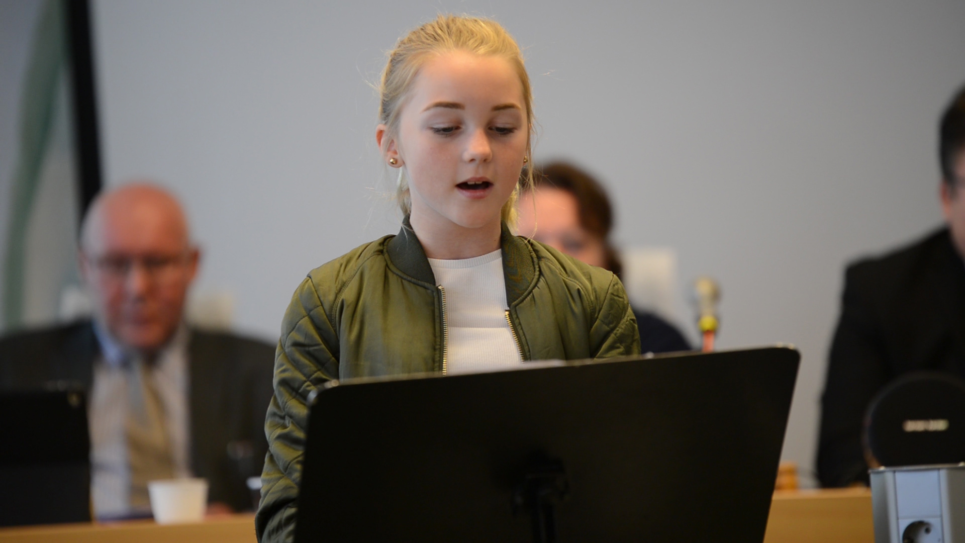 Elise sang en norsk versjon av «Make You Feel My Love». Opprinnelig en kjærlighetssang skrevet og sunget av Bob Dylan.