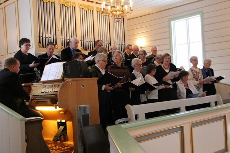 Onsdagskoret opptrer stadig på gudstjenester og på omsorgssenterne i kommunen. Nå inviterer de til konsert i Korgen.