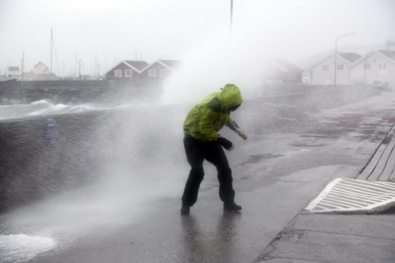 I deler av Nord-Norge er det ventet ekstremvær fra onsdag kveld. Det kan bli farlig å oppholde seg utendørs. Dette bildet er tatt under ekstremværet Ole i Bodø i 2015.