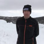 Leder i Hemnes Motorsportklubb Aslak Boldermo var godt fornøyd med festivalen så langt.|Starten på dragracet foregikk ikke helt ubemerket.|SnowX er en sport vi sikkert får se mer til i framtida.|Hektisk og spent før start på Hillclimb.|Signe Bråten deltok både i Hillclimb og SnowX.|Folk trivdes i bakken ved Gruva der det også var servering.|Det var tett med biler på parkeringsplassen der dragrace og snowX foregikk.|For å få skikkelig grep på underlaget ved dragrace må det være svære ribber på beltet.|Arrangøren hadde sørget for at publikum hadde gode muligheter til å følge løpene på sikker avstand.