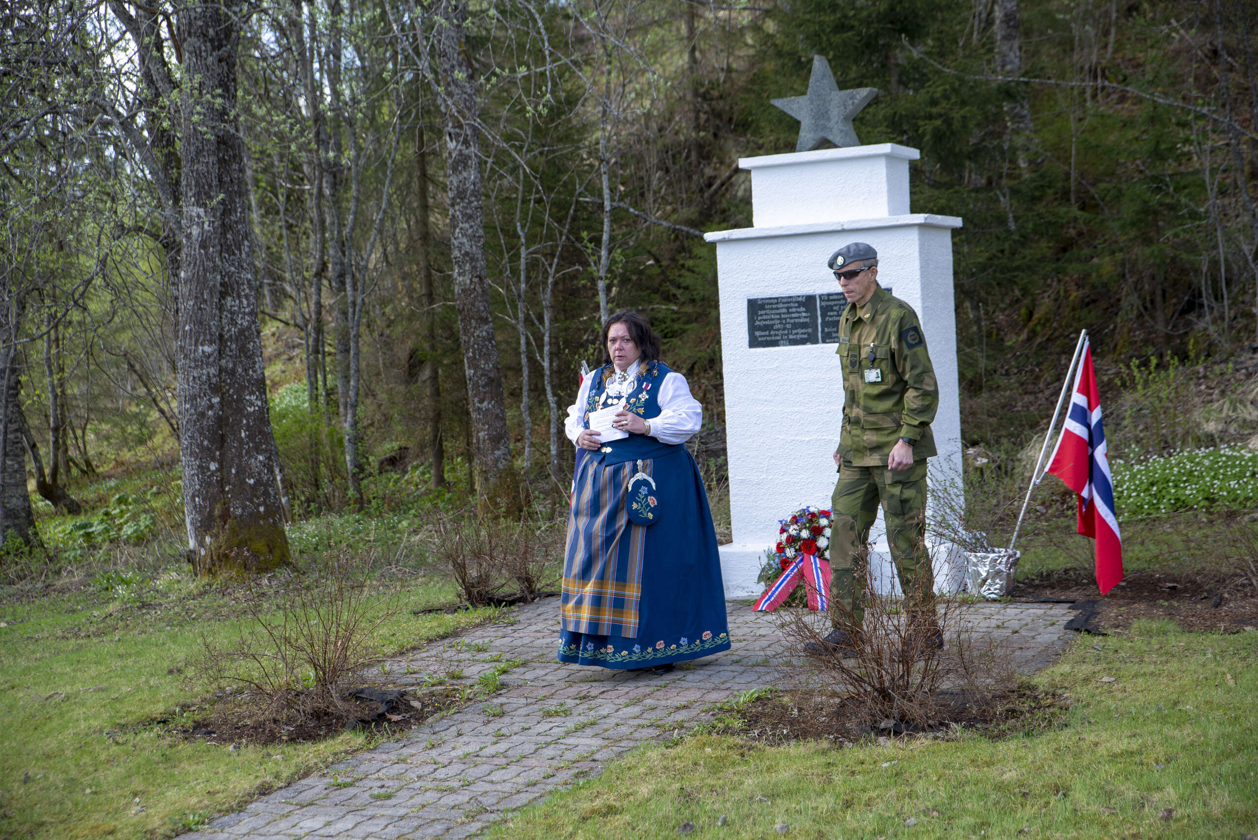 Se video fra den høytidelige markeringen ved krigsminnesmerket på Fagerlimoen.