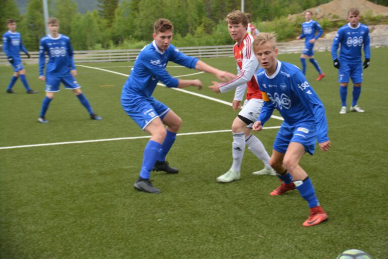 Ole Martin Akselsen og de andre Hemnes spillerne fikk mindre plass en vanlig mot Fauske/Sprint 2. Bortelaget fikk markert Hemnes spillerne på en helt annen måte enn de var vant med og raske spillet langs bakken som laget er kjent for ble effektivt stoppet.