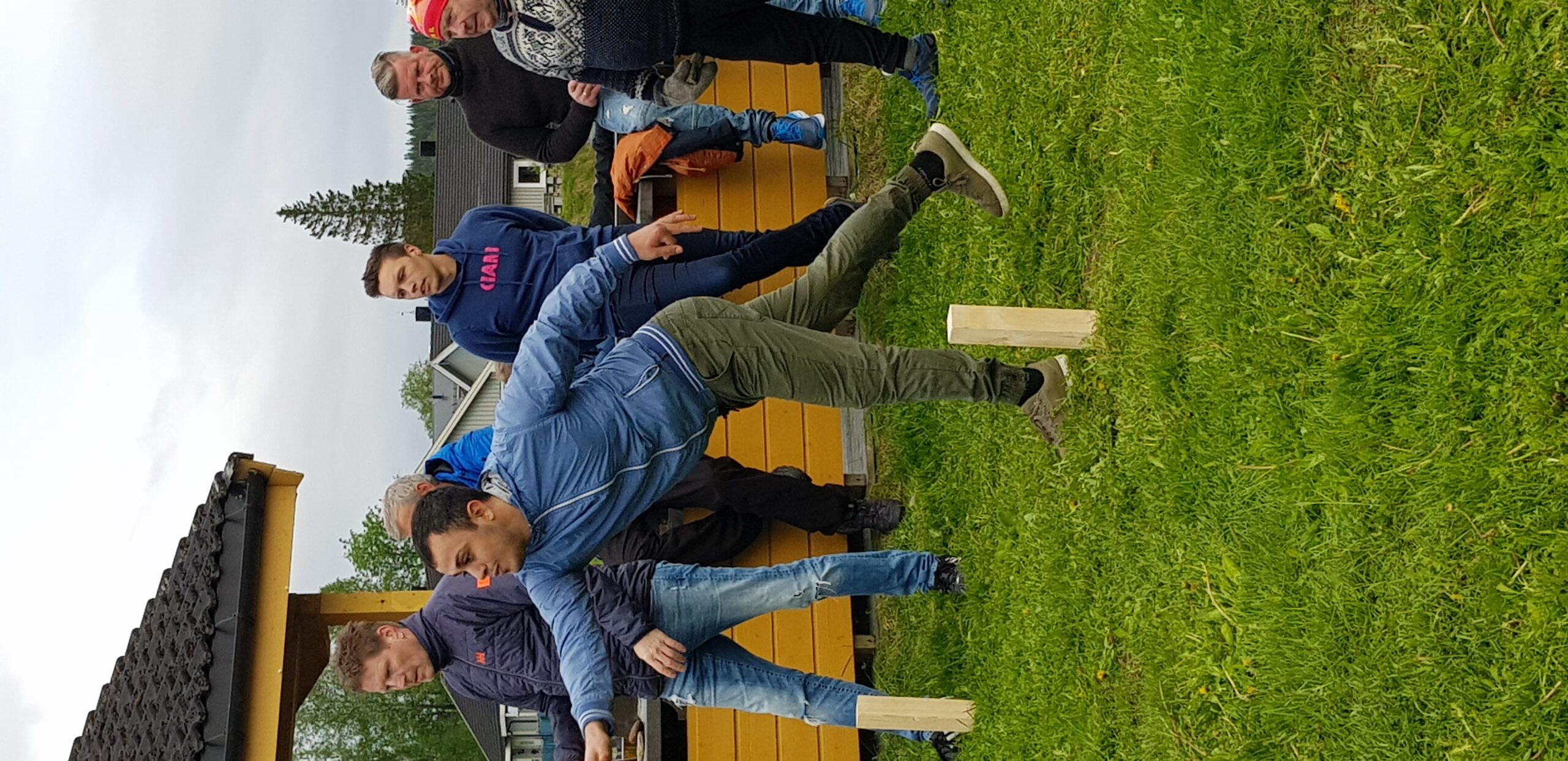 Hamza kaster og samler poeng.|Hamza Turan