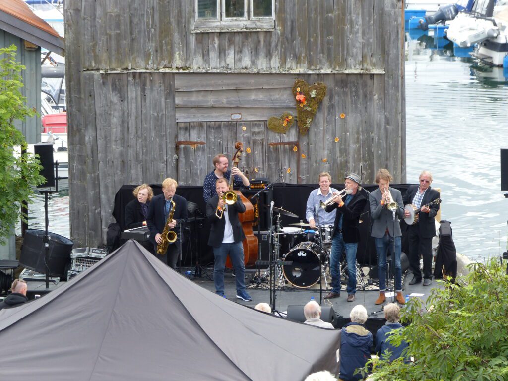 Bech og Skeidsvoll New Orleans Band gjorde en strålende konsert på Lapphella lørdag. Merk teltet i forgrunnen