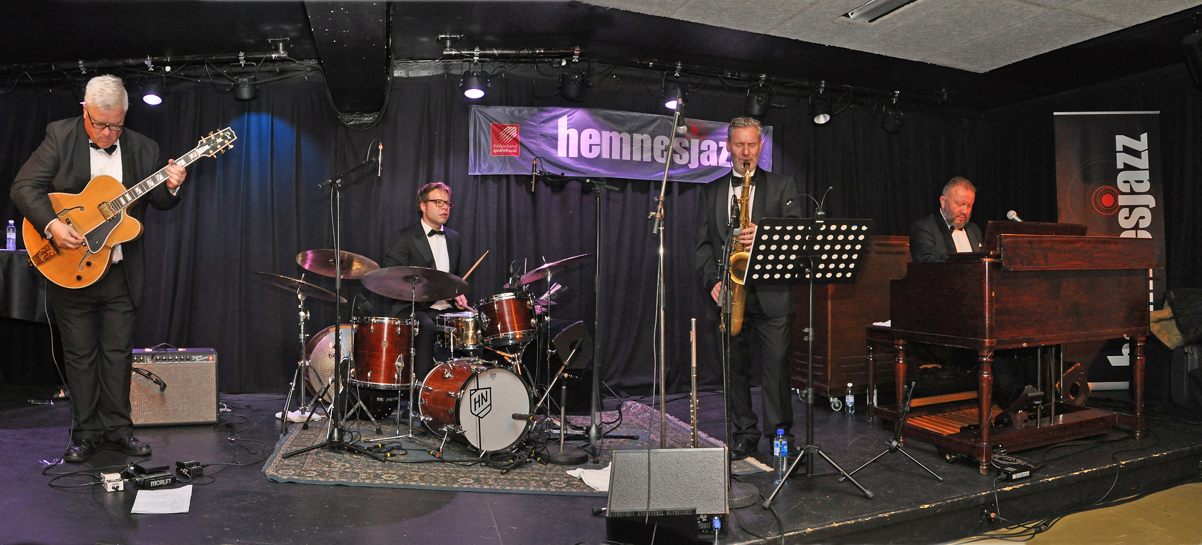 The Real Thing på scenen på Jernvaren. Fra venstre: Staffan William Olsson