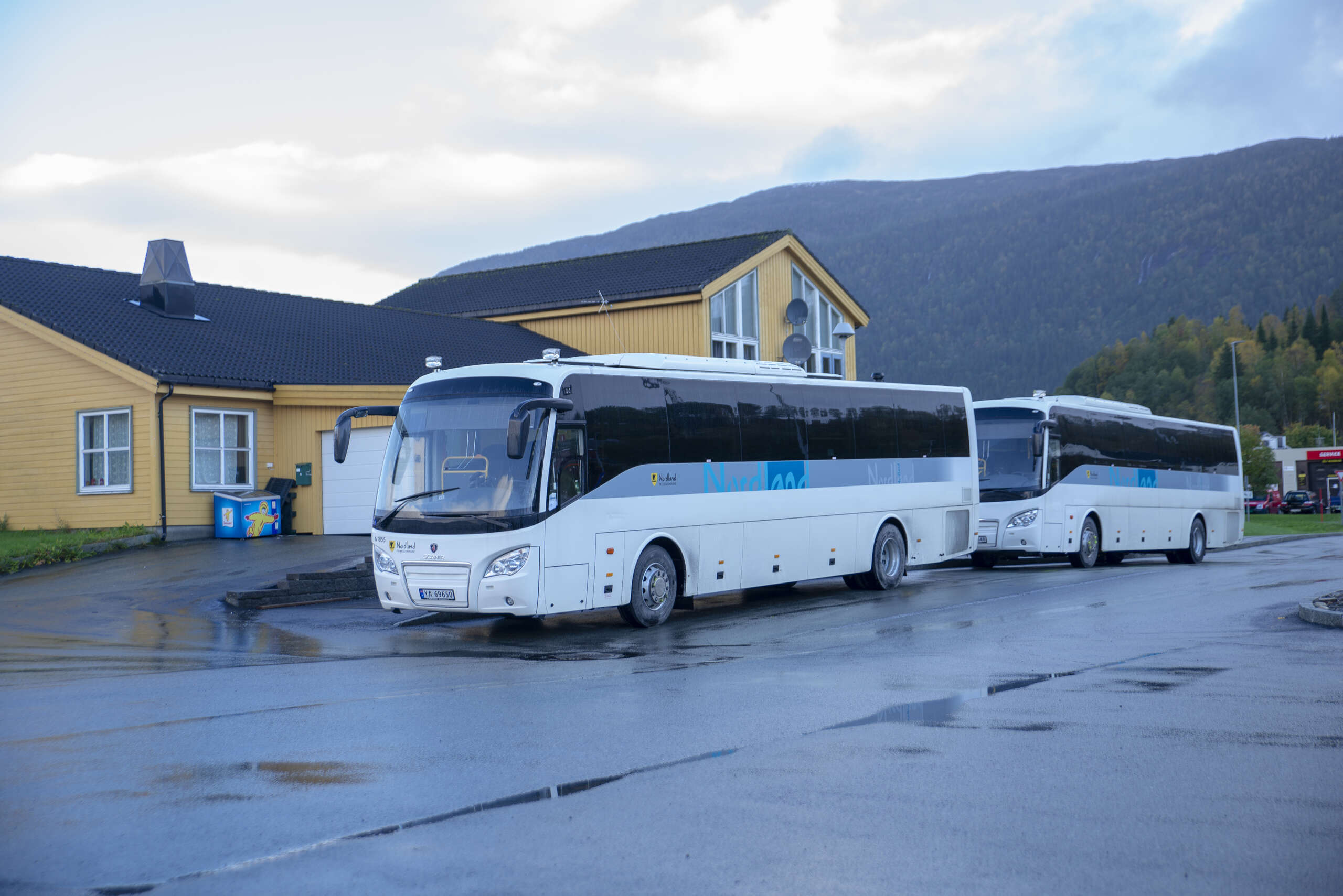 Busstoppet ved Korgen Vertshus er endestasjon for bussene som transporterer inn passasjerer hver morgen i skoleåret. Det er imidlertid ingen koordinering med korresponderende busser langs E6.|Samferdselssjef Odd Steinar Åfar Viseth har fått få klager og velger å holde rutetilbudet uendret.