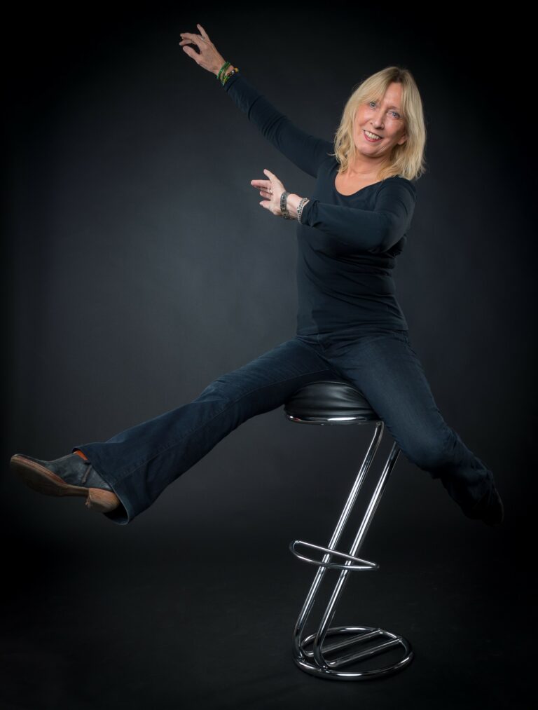 Ada Einmo Jürgensen skal være regissør for Klemetspelet også i 2019. Hun kommer opprinnelig fra Harstad men har bodd i Mosjøen og på Mo i mange år. Hun har blant annet vært teatersjef ved Åaejelhsaemien Teatere