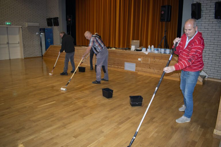 Effektive karer sørger for første strøk lakk på mange år. F.v.: Bjørn Johannessen