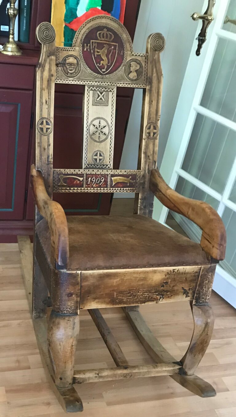 En snekker ved Bleikvatnet laget denne kongestolen i 1909.