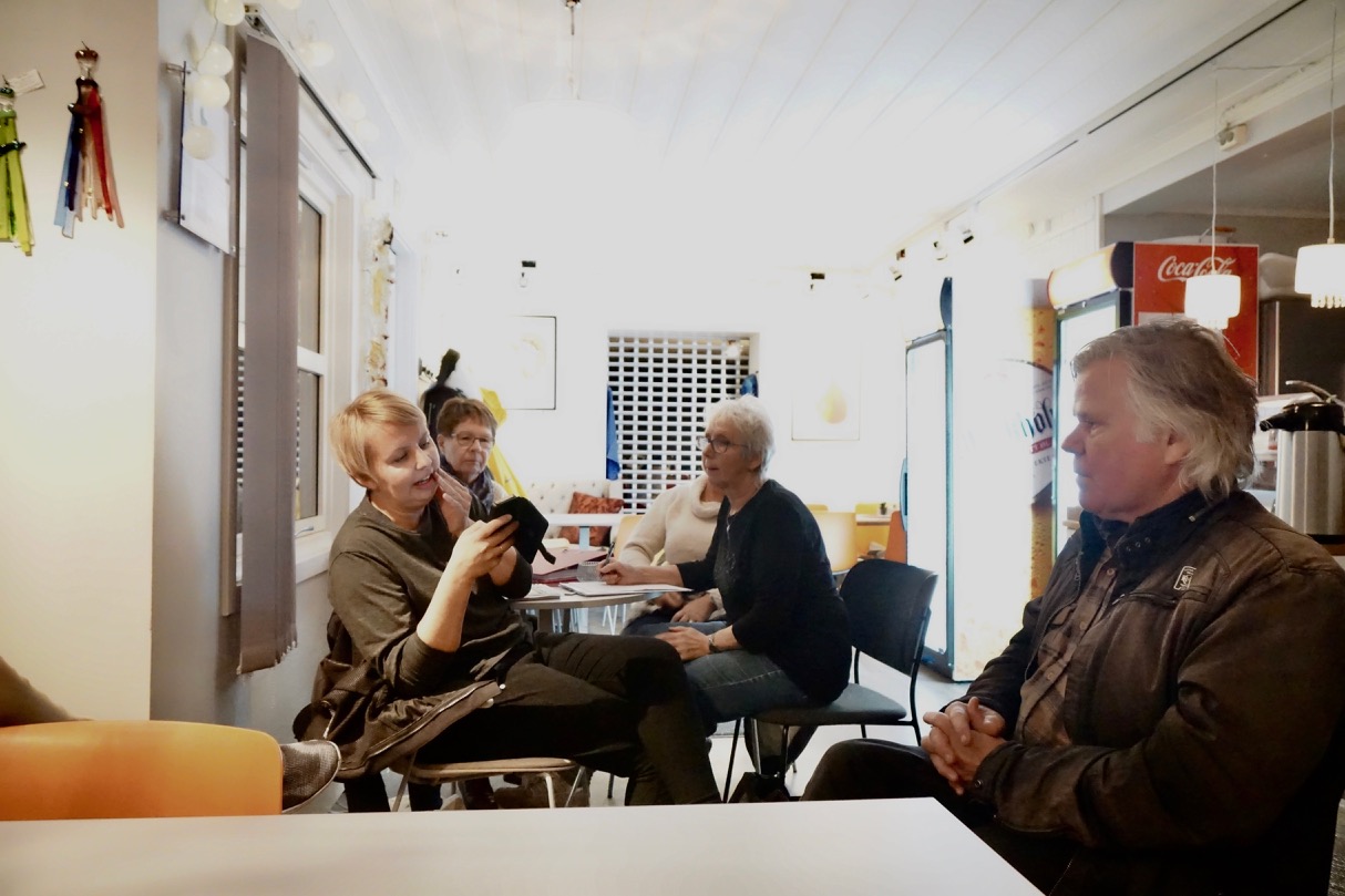 Siste tildelingsmøte for tettstedsutvalget på Hemnesberget ble avholdt torsdag i forrige uke.|Til fordelingen av de siste midlene for 2018 var det innkommet bare to søknader.