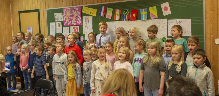 Tre sanger ble fremført med klar røst