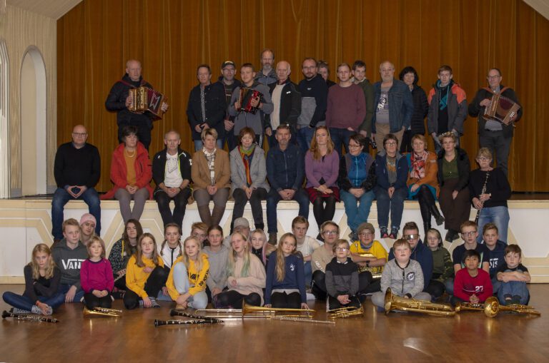 Det er cirka 300 brukere på Korgen samfunnshus gjennom ei vanlig uke. Nå frykter de å bli henvist til andre lokaler.