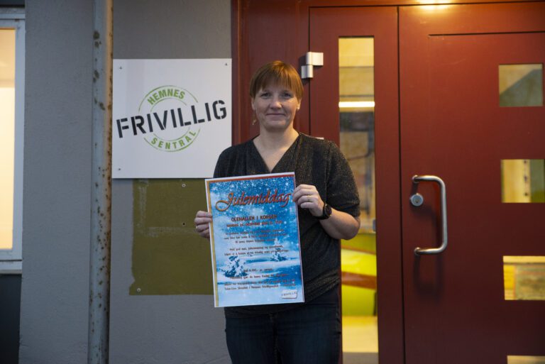 Trine-Lise Skreslett håper mange benytter seg av tilbudet om julemiddag i Olehallen julaften.|fra v. Sigyn Bjørkheim
