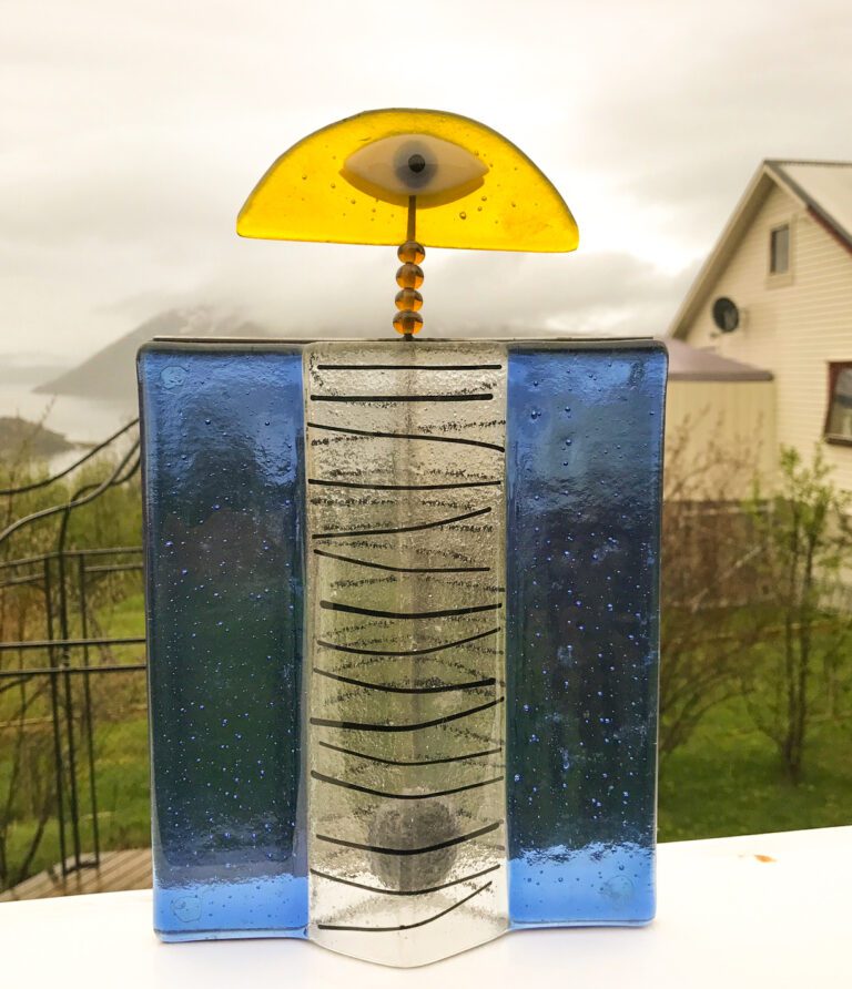 Enkelte tar kreativiteten til nye høyder.|Eksempel på hva som blir laget på kurs i glassfusing.|Uansett hva du gjør