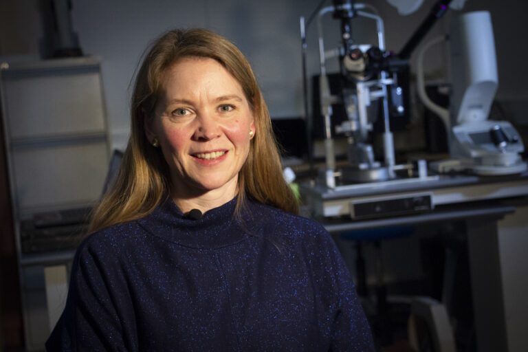 Førsteamanuensis Helle K. Falkenberg ved Nasjonalt senter for optikk, syn og øyehelse ved Universitetet i Sørøst-Norge.