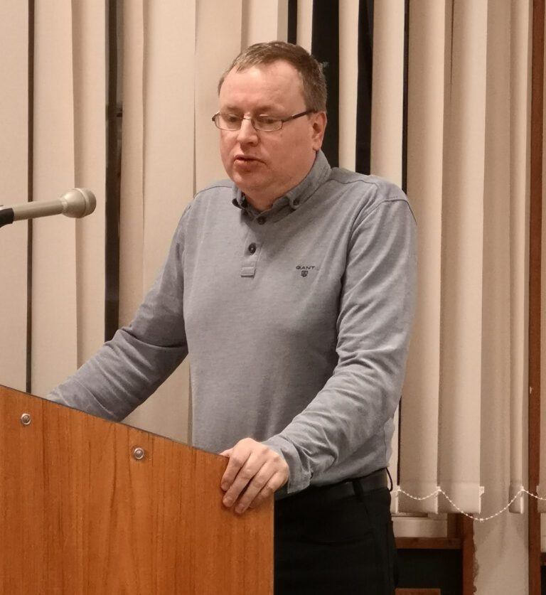 En ydmyk men framoverlent Vidar Lenningsvik (HSD) hadde en rekke spørsmål til rådmannen for å få avklart forhold rundt budsjettet.