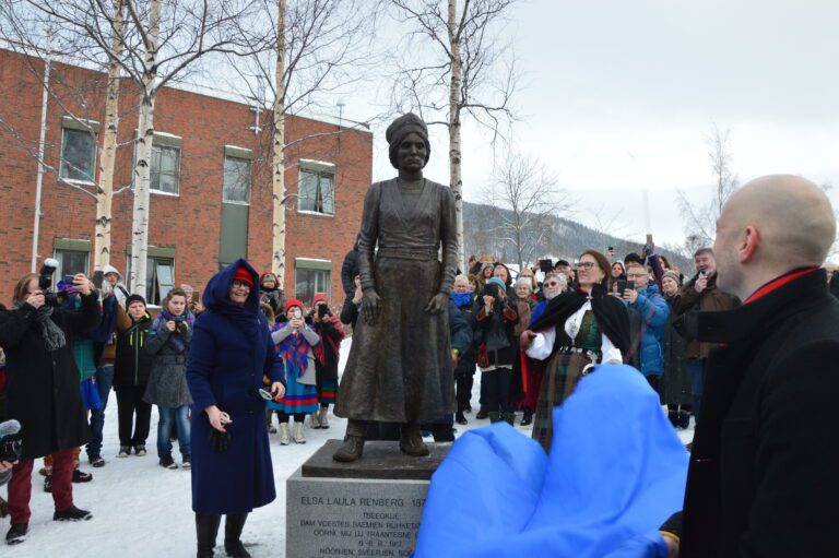 Toma Lettinen foretok avdukinga av statuen