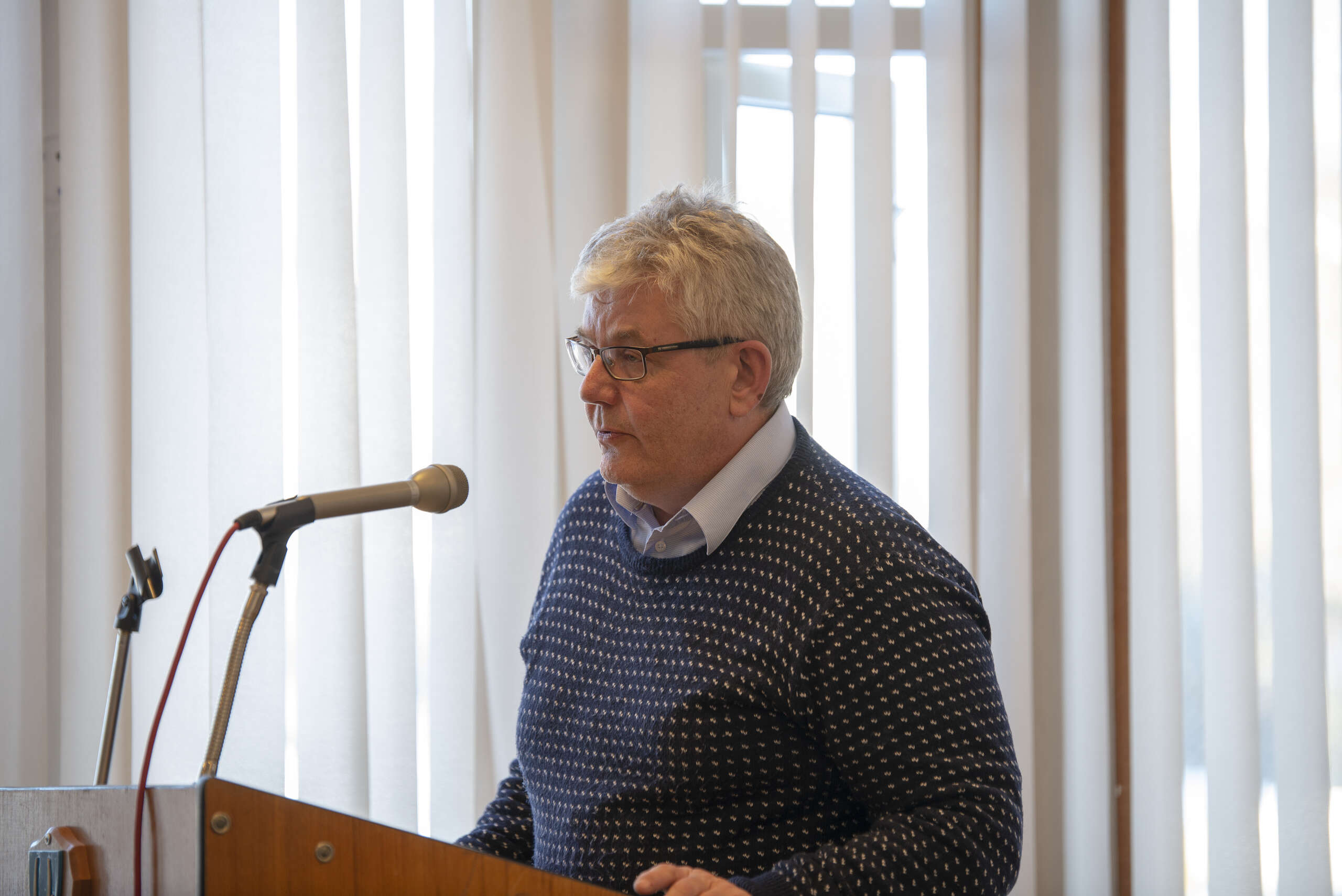 Per Øyvind Eriksen (HS) forsvarte både å investere i velferdsteknologi og budsjettet der prosjektet var fjernet.