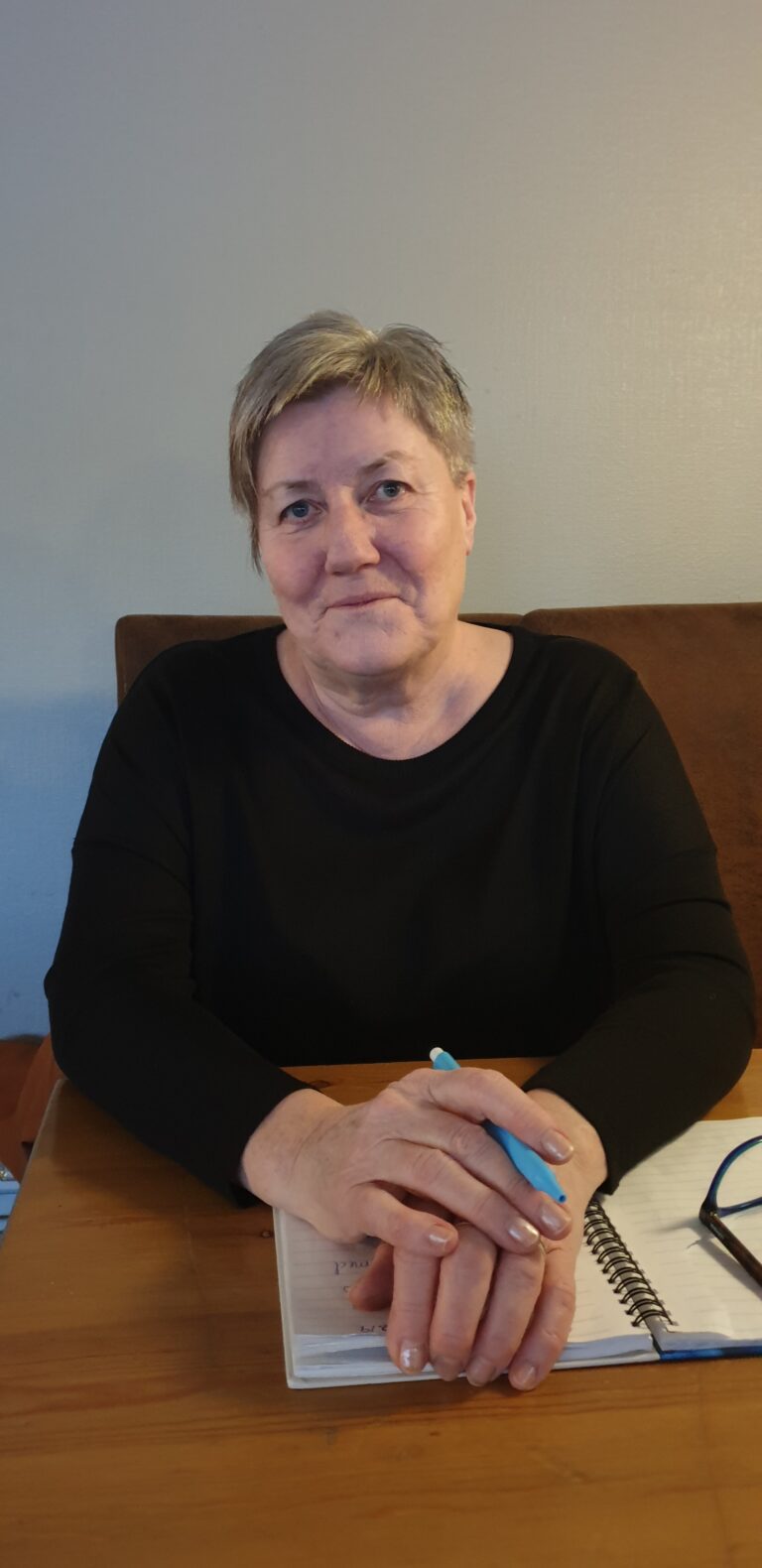 Greta Valla ønsker at flere skal kunne være en støtte til ansatte og beboere på Korgen Omsorgssenter.