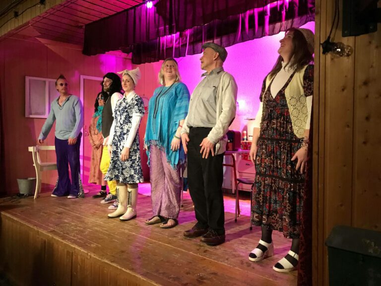 Vegard Nerleirmo, Gunhild Solhaug, Mariam Moen, Nils Reinamo, Elisabeth Linvik, Ivar Tolkmo, Trine-Lise Skreslett .