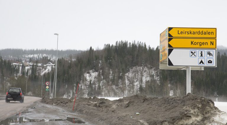 De nye skiltene som vegvesenet har satt opp har allerede fått Leirskard som navn på dalen.