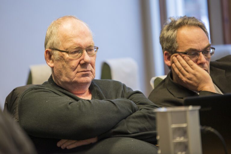 Paul Asphaug, her sammen med parti- og listekollega  Rune Trettbakk, gyver løs på enda en periode som lokalpolitiker. Asphaug har holdt koken i politikken siden 1988.