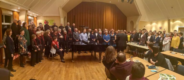 De 115 kormedlemmene avsluttet med et fellesnummer. Det kan du høre på våre nettsider.