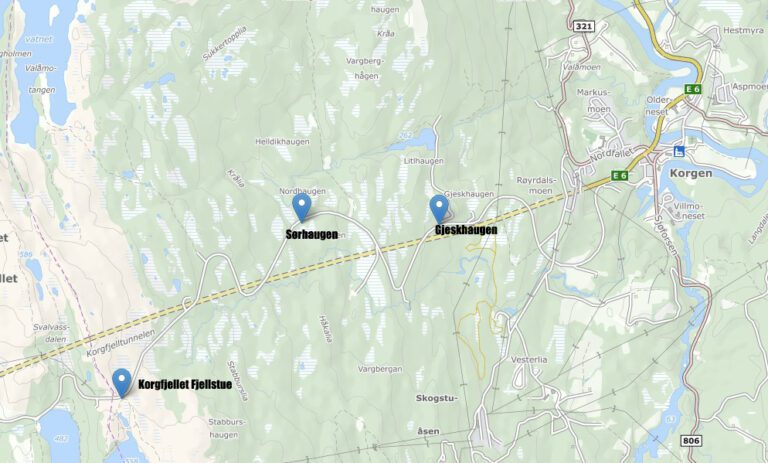 Det er veien mellom Gjeskhaugen og Sørhaugen som nå er brøytet. De resterende 3,3 km opp til Korgfjellet Fjellstue ser imidlertid ut til å bli løyper for skutere og ski inntil naturen ordner opp fram mot sommeren.