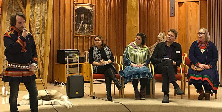 Som avslutning på dagen bidro Klemetspelets «Klemet», Simon Marainen, med vakker joik.