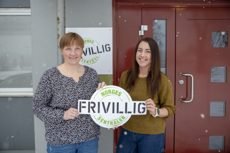 Trine Lise Skreslett takker for seg etter ett år i sjefsstolen ved Hemnes Frivilligsentral. Etter sommerferien overtar Carmen Skreslett jobben.